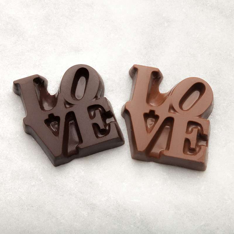 Small Philadelphia LOVE statue chocolates in both milk and dark. Size 2"x2"