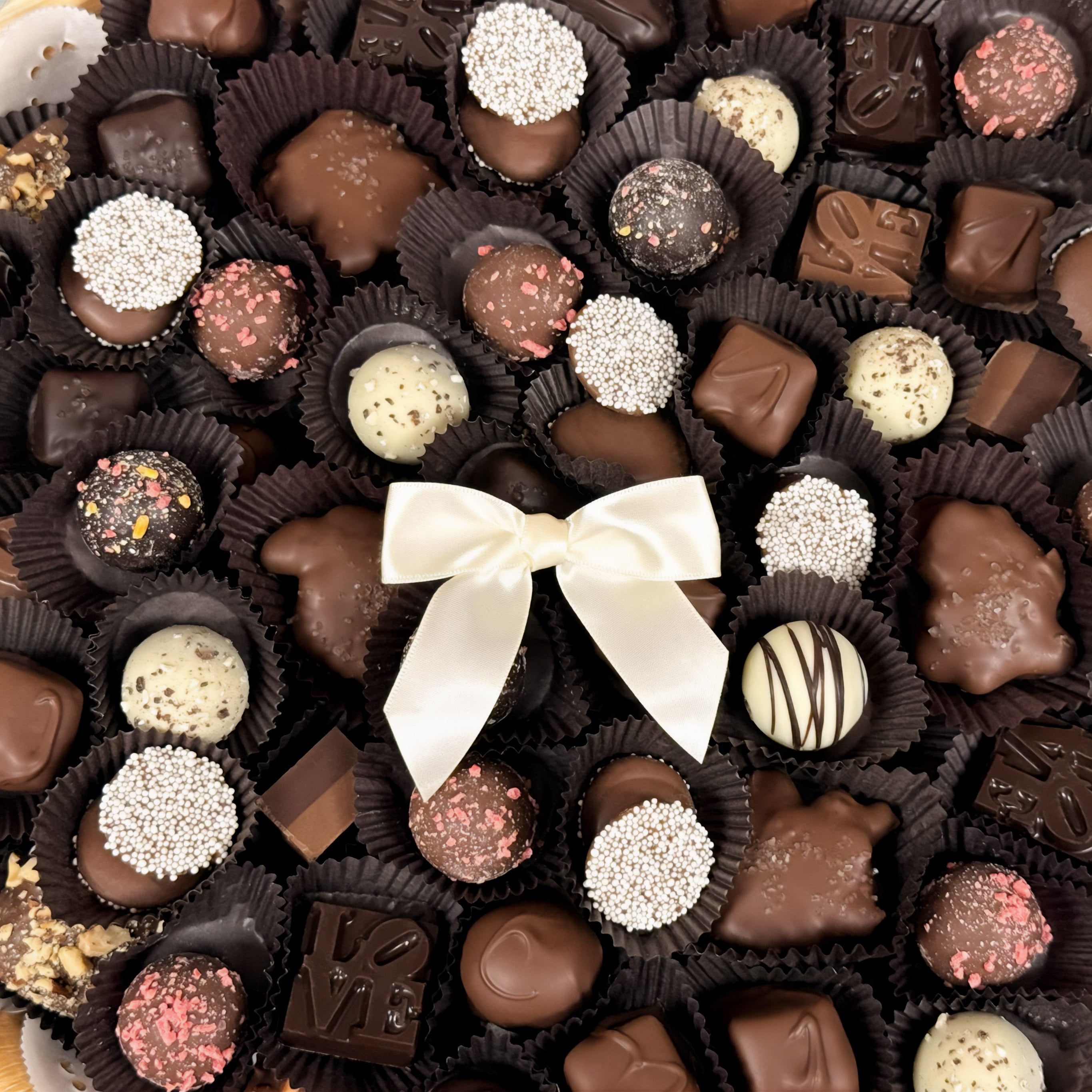 Lore's Gourmet Assorted Chocolate Tray (15")