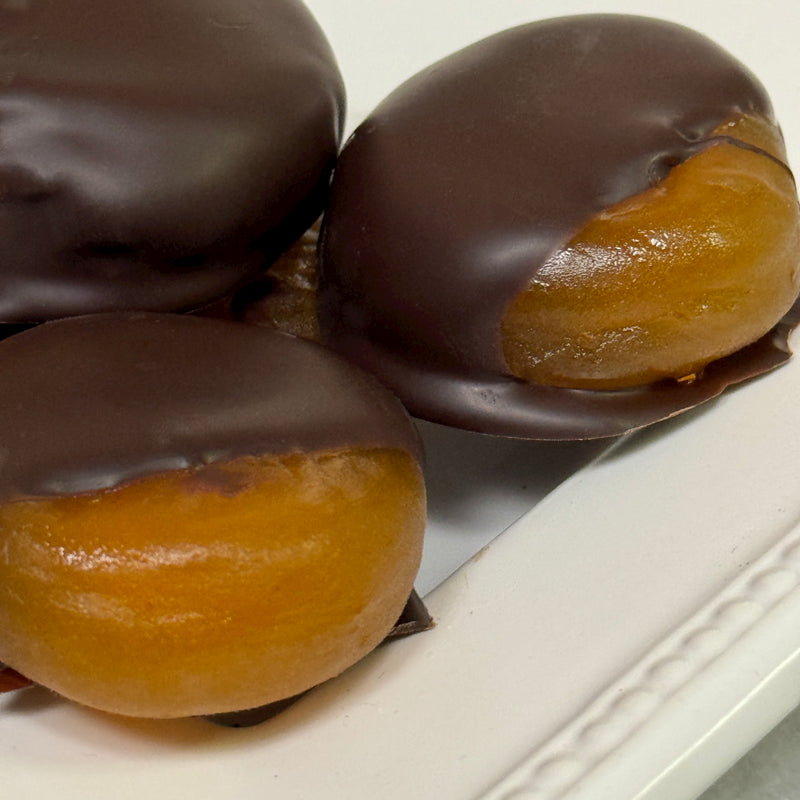 giant australian apricots hand dipped in creamy dark chocolate-glace apricots